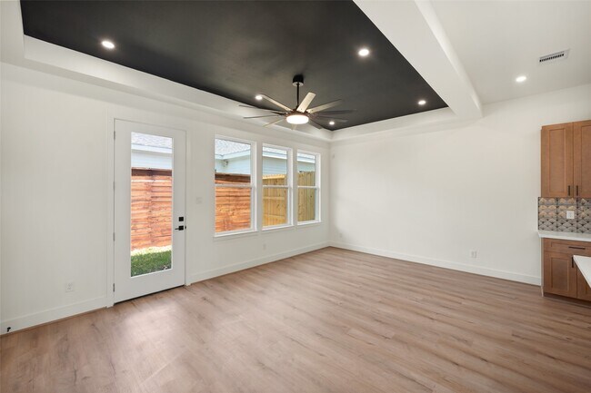 Building Photo - 307 Quitman St