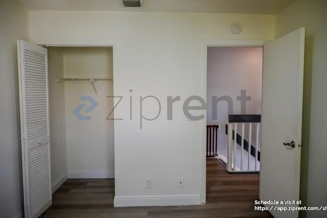 Building Photo - 9761 Riverside Dr