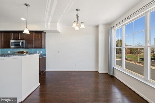 Building Photo - 25245 Laureldale Terrace
