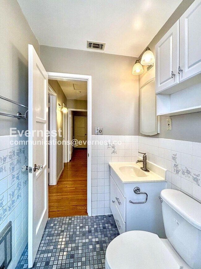 Building Photo - 3 Bed/2 Bath Home with Garage / Vouchers A...