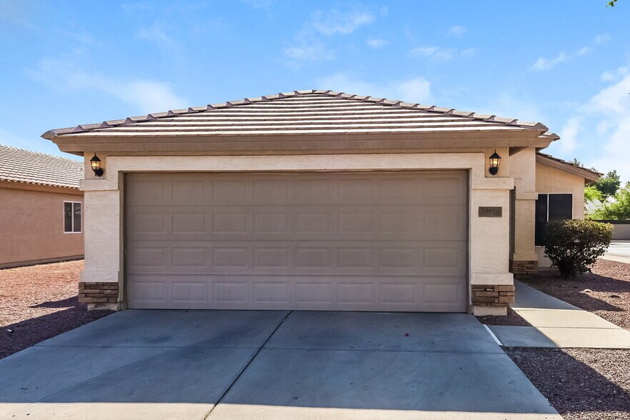 Primary Photo - 13117 N El Frio St