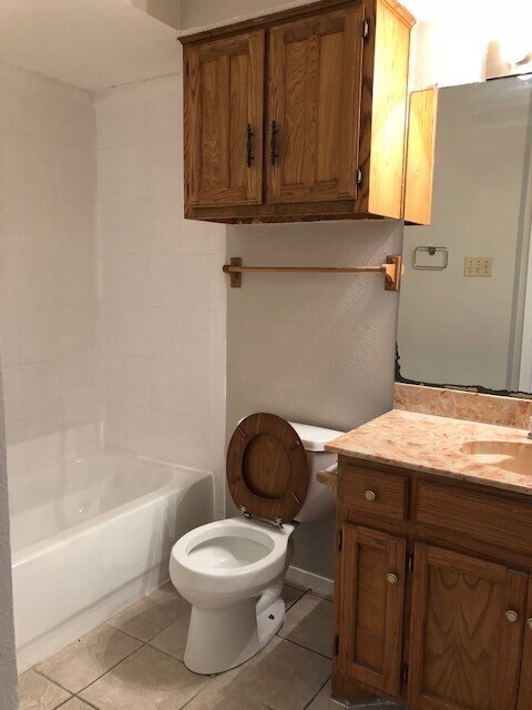 Building Photo - Gorgeous Glenn Heights Home