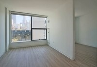 Building Photo - 840 W Van Buren St