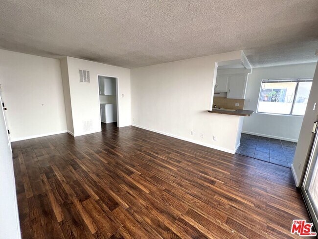 Building Photo - 11727 Mayfield Ave