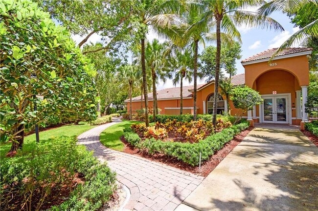 Building Photo - 6501 Sandpiper Dr