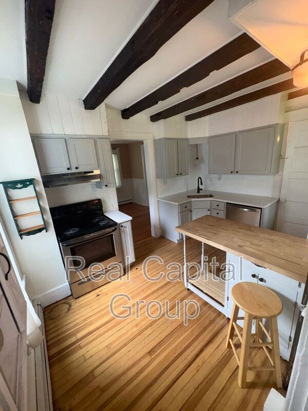 Building Photo - 376 Kenwood Ave
