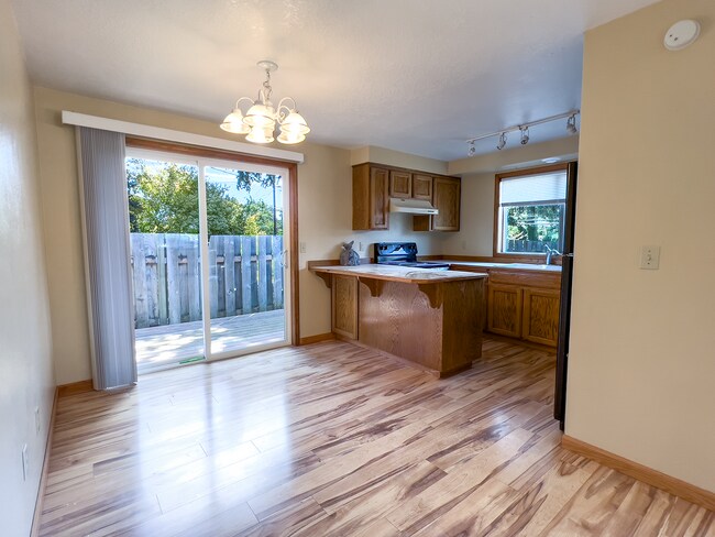Building Photo - Spacious 3 Bedroom 1 Bath Ranch House  in ...