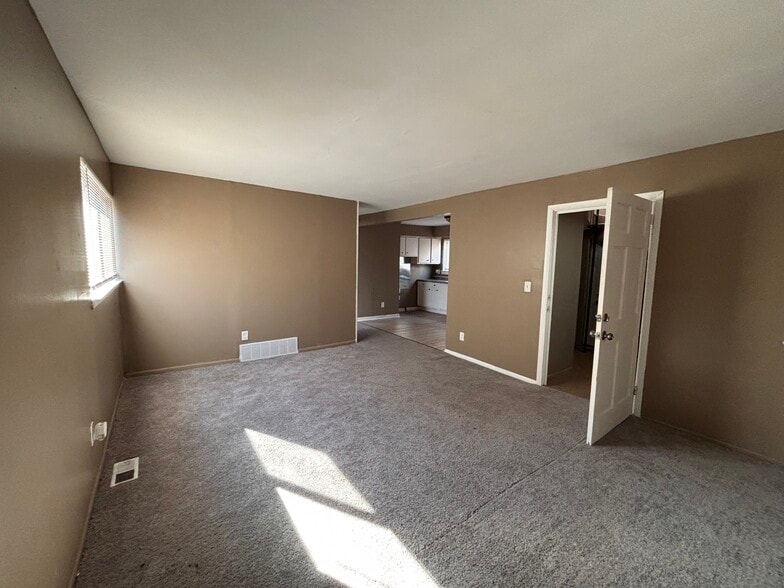 Building Photo - 20221 Tireman St