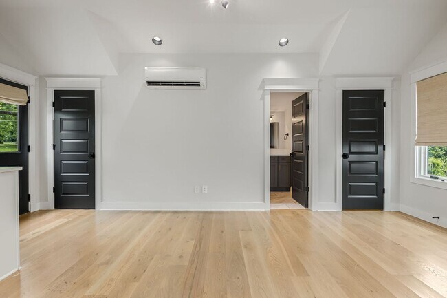 Building Photo - BEAUTIFUL CUSTOM BUILT HOME. 12 SOUTH ACRO...