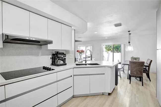Building Photo - 5326 SW 126th Ave