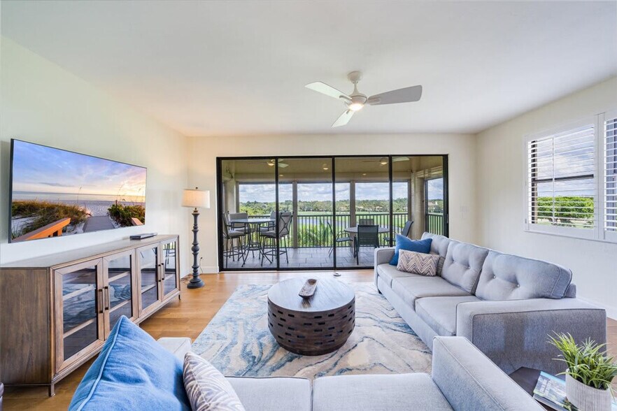 Building Photo - 7008 Pelican Bay Blvd