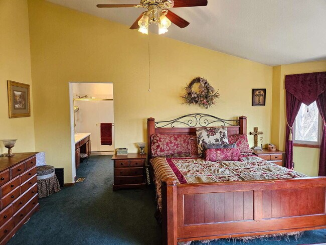 Building Photo - 5 Bedroom/ 4 Bath Two-Story in Governors Place