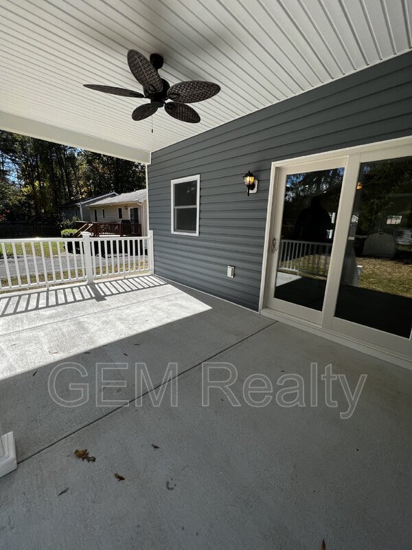 Building Photo - 38 Meadow View Ln