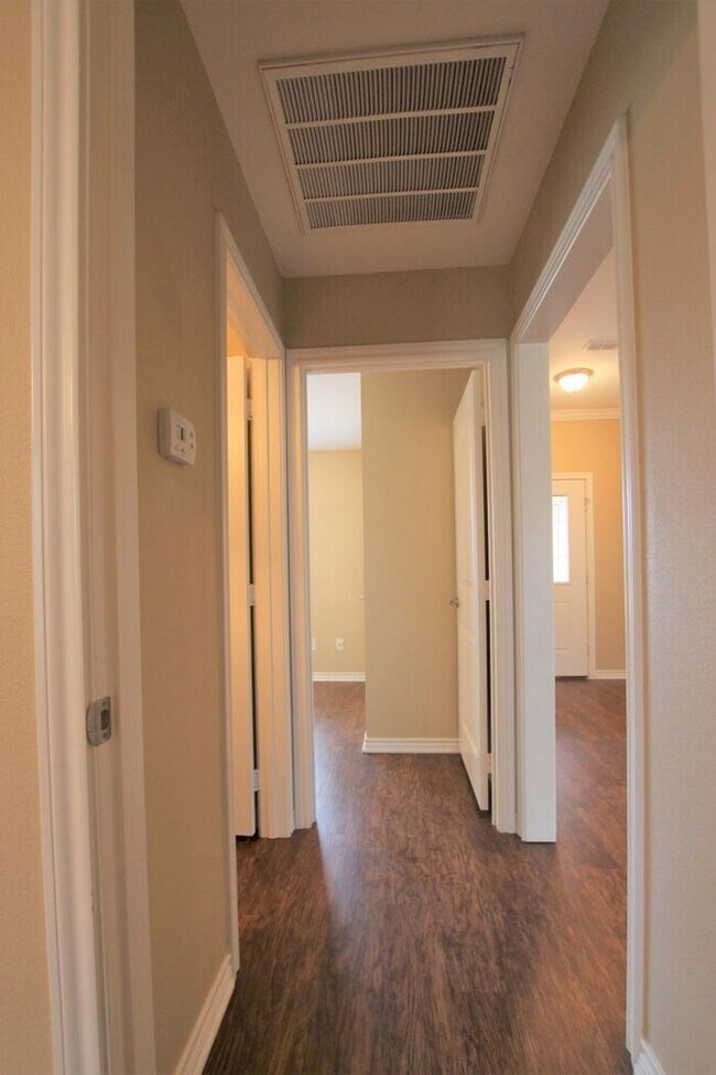 Building Photo - Coming Soon! Gorgeous 3 Bedroom Home in Th...
