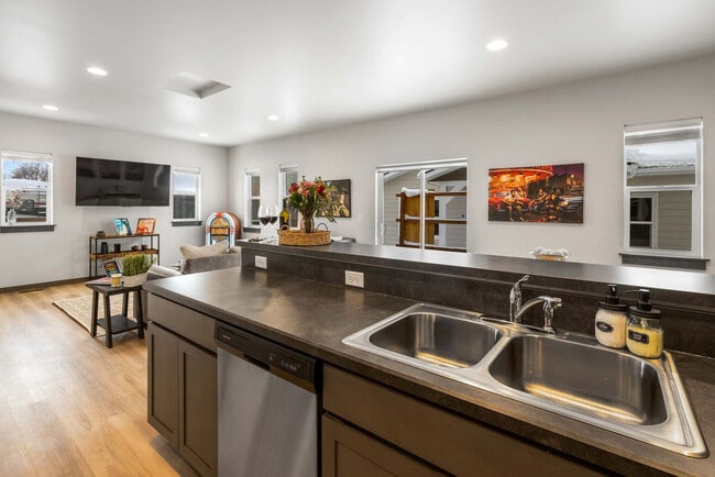 Building Photo - 2942 W Babcock St