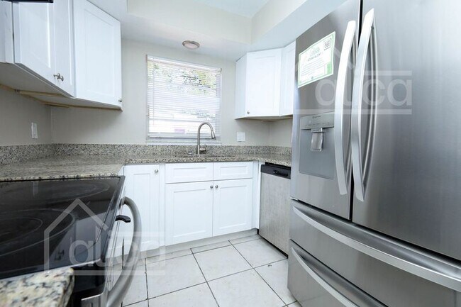 Building Photo - 4006 Luan Dr