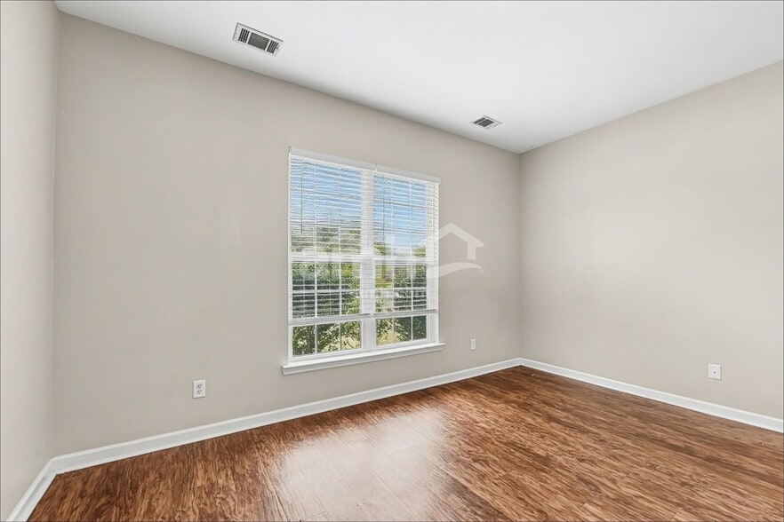 Building Photo - 103 Cumberland Way