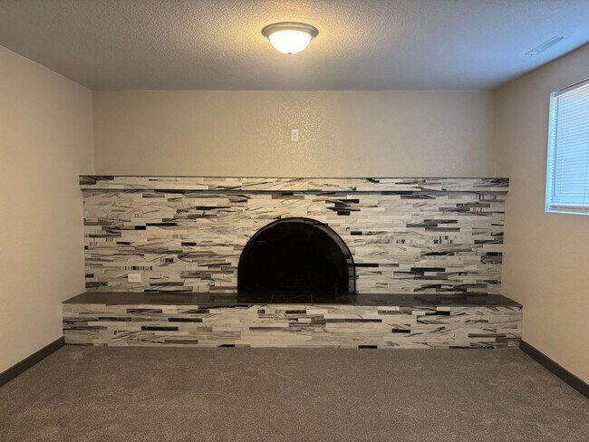 Building Photo - 4 Bed, 3 Bath Home Available Now!  MileSto...