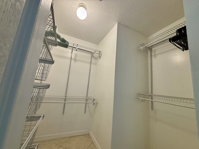 Building Photo - 2630 SW 28th St