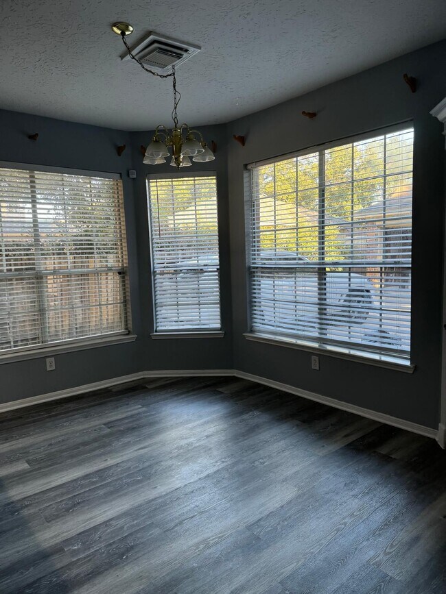 Building Photo - 1722 Evergreen Ln