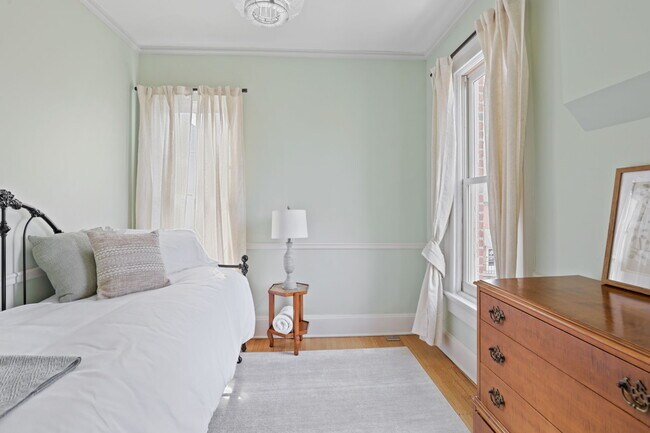 Building Photo - 550 E Town St