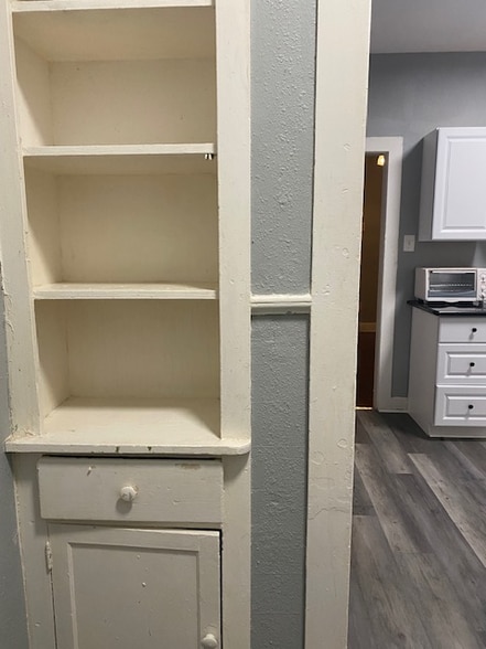 Building Photo - 515 E Evergreen St