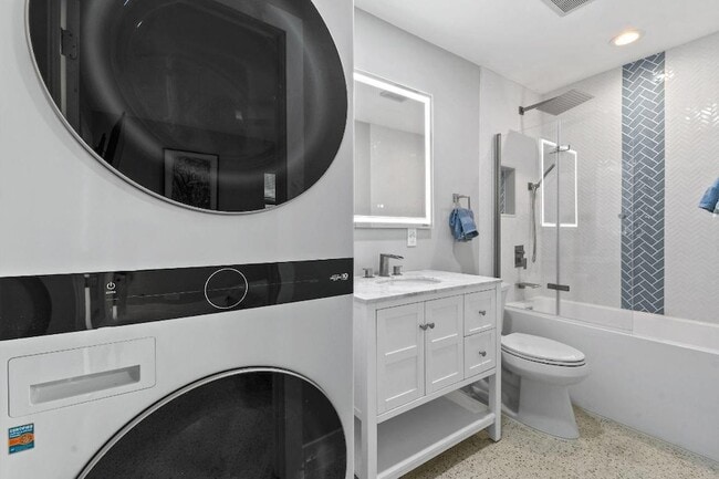 Building Photo - 1004 Stillwater Dr