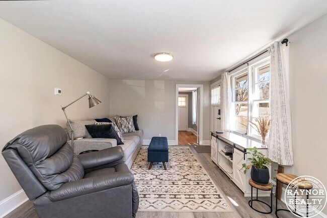 Building Photo - 429 N Main St