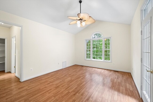 Building Photo - 4107 Lakeview Pkwy