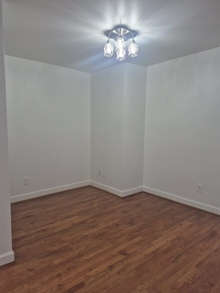 Building Photo - 2063 Beechmont Ave