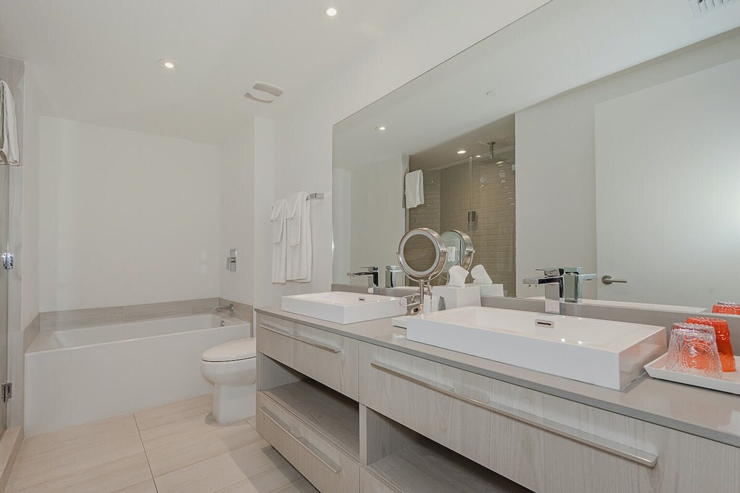 Building Photo - 4010 S Ocean Dr
