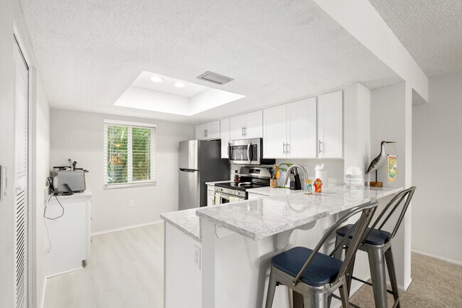Building Photo - 240 Cypress Ln