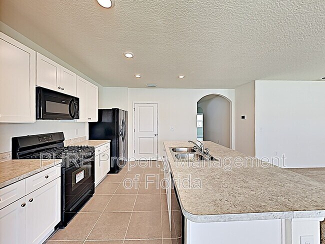 Building Photo - 9734 Pepper Tree Pl
