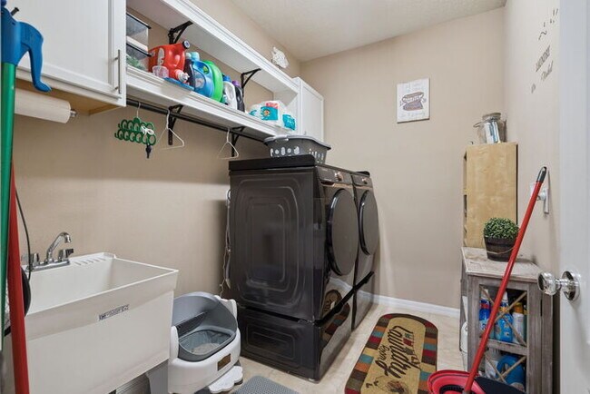 Building Photo - 5457 Animosh Ct