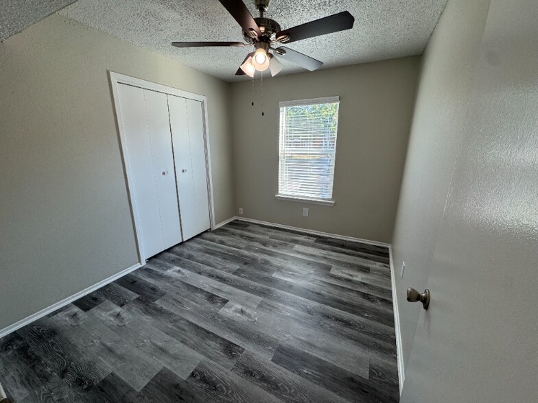 Building Photo - 2010 Estrada Pkwy