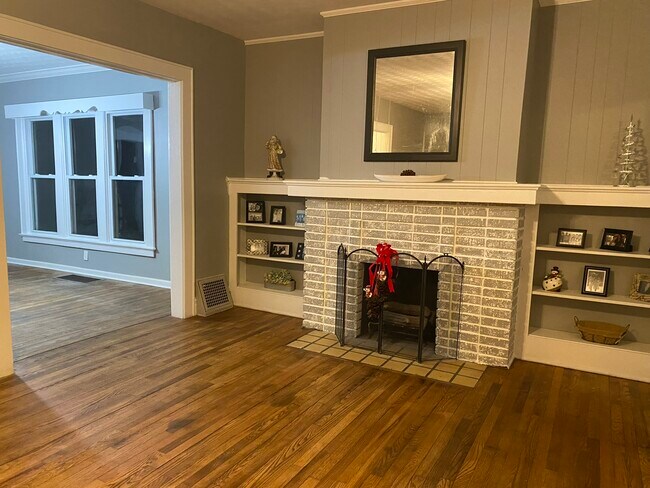 Building Photo - 2409 Hilton Ave