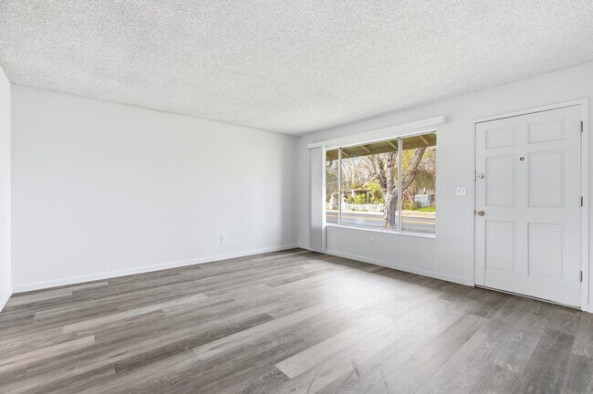 Building Photo - 1504 Rose Ave