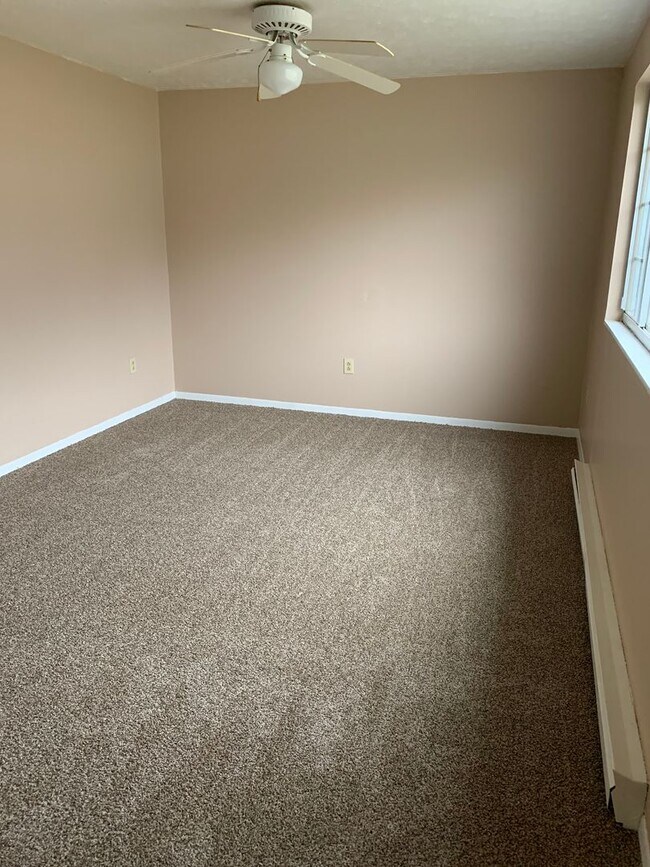 Building Photo - 3 Bedroom 1 Bath House in Davisville