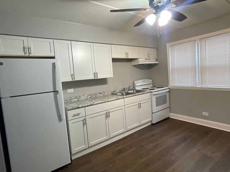 Building Photo - 14513 S Richmond Ave