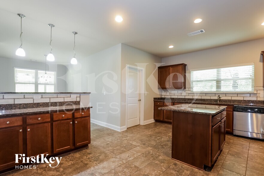 Building Photo - 1022 Yorkshire Dr