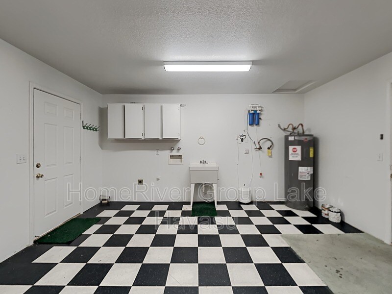 Building Photo - 3060 Ironwood Dr