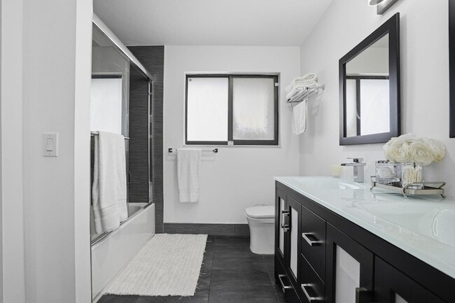 Building Photo - 7136 SW 105th Ct