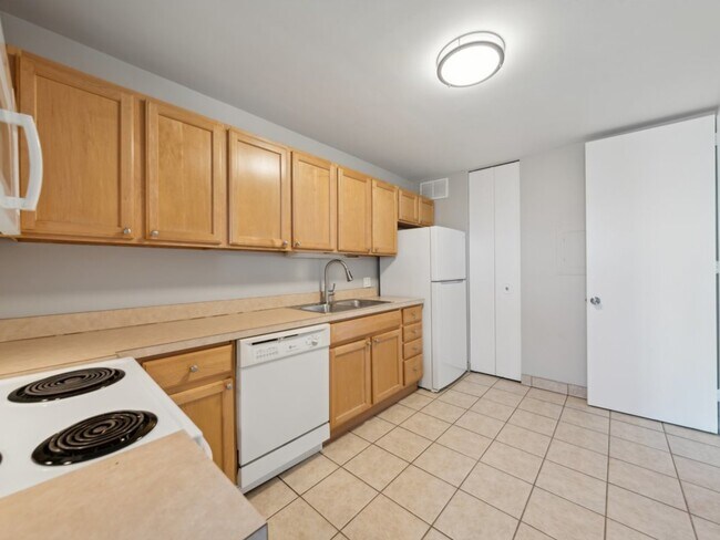 Building Photo - 1440 N Lake Shore Dr