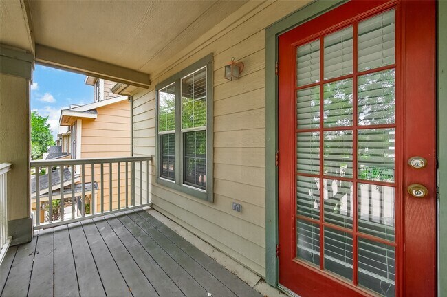 Building Photo - 16847 Mammoth Springs Dr