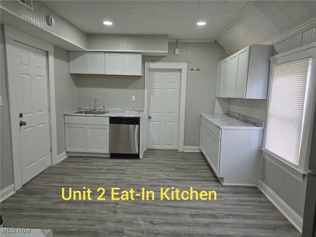 Building Photo - 3658 W 58th St