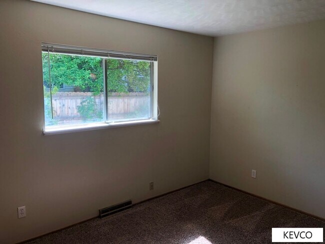 Building Photo - 2424-2426 Clearview Ave