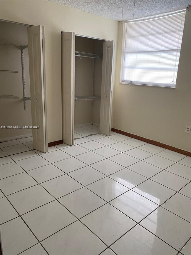 Building Photo - 10090 NW 80th Ct