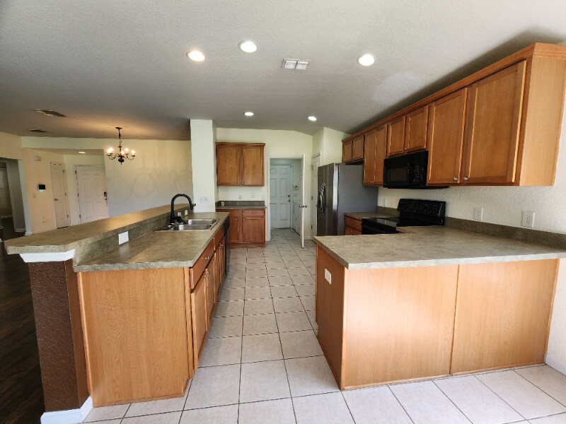 Building Photo - 5768 SW 40th Pl