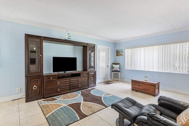 Building Photo - 4500 N Flagler Dr