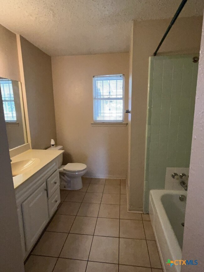 Building Photo - 1502 Linda Ln